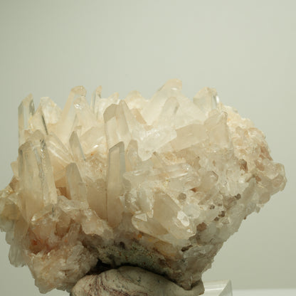 Glänzende Bergkristall-Stufe mit Eisenoxid-Tönung Unbekannt 77*65*53mm #14880