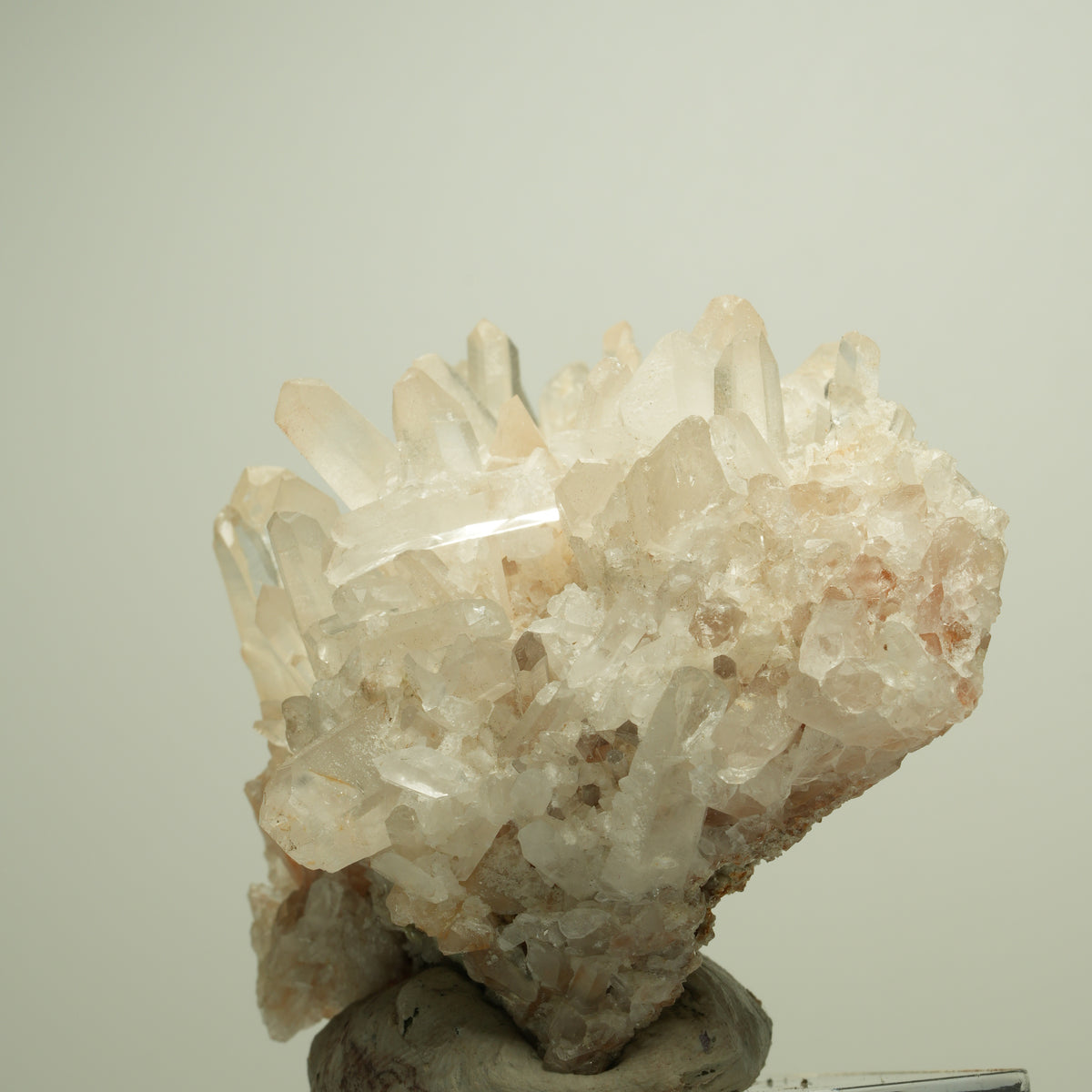 Glänzende Bergkristall-Stufe mit Eisenoxid-Tönung Unbekannt 77*65*53mm #14880