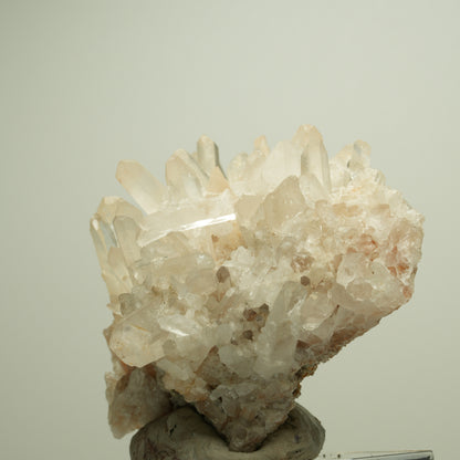 Glänzende Bergkristall-Stufe mit Eisenoxid-Tönung Unbekannt 77*65*53mm #14880