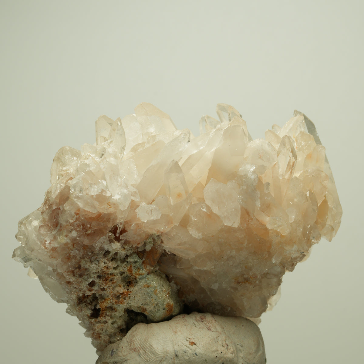 Glänzende Bergkristall-Stufe mit Eisenoxid-Tönung Unbekannt 77*65*53mm #14880