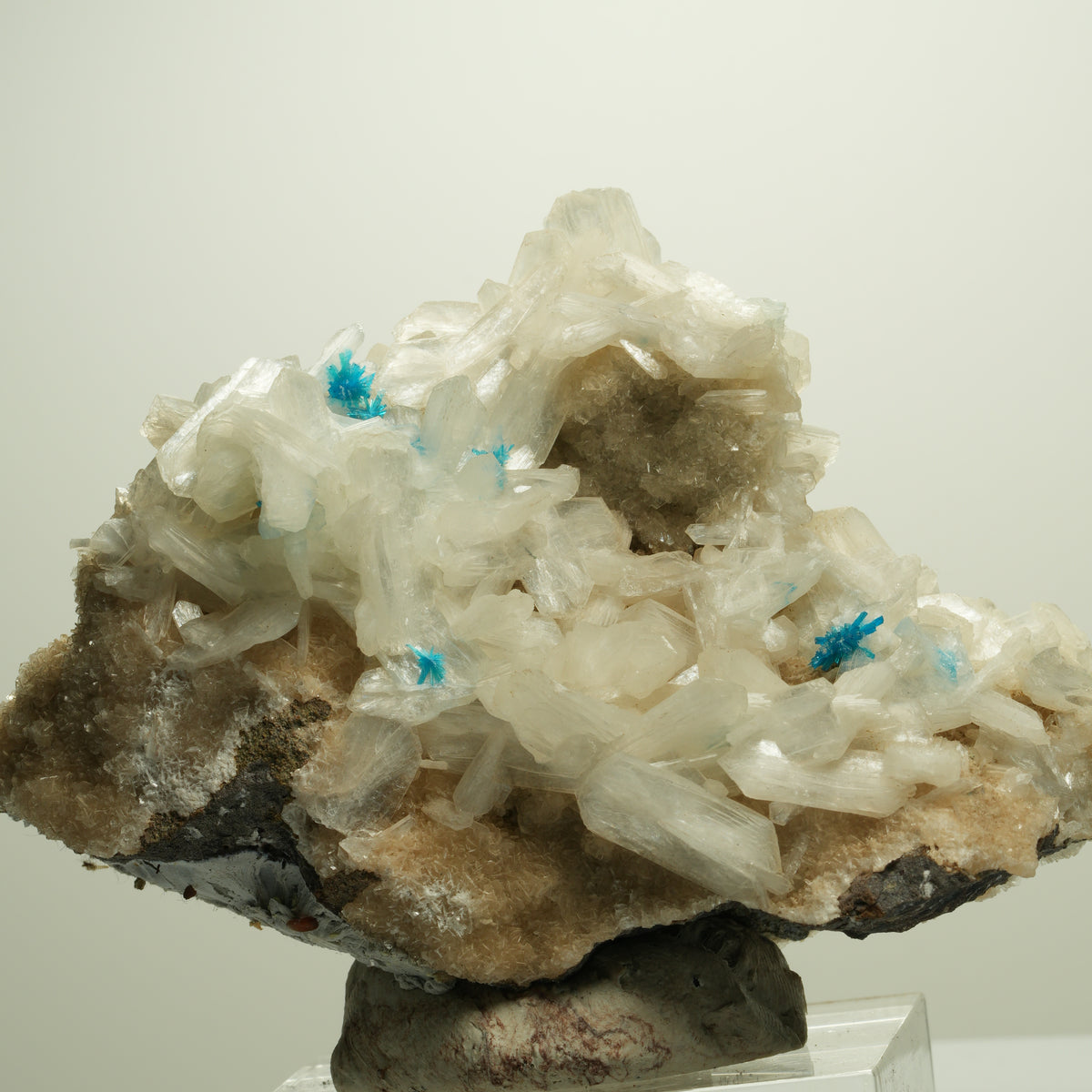 Seltene Cavansit auf weißem Stilbit Stufe Poona, Indien 86*52*63mm #14881