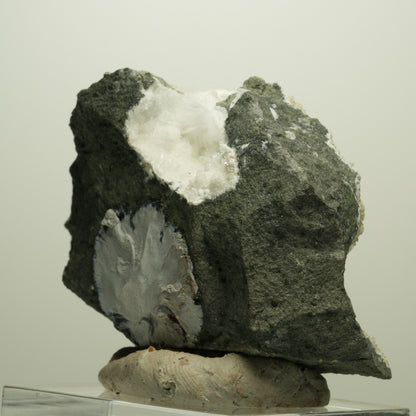 Flauschiger Okenit mit Gyrolith auf Basaltmatrix Poona, Indien 68*60*43mm #14882