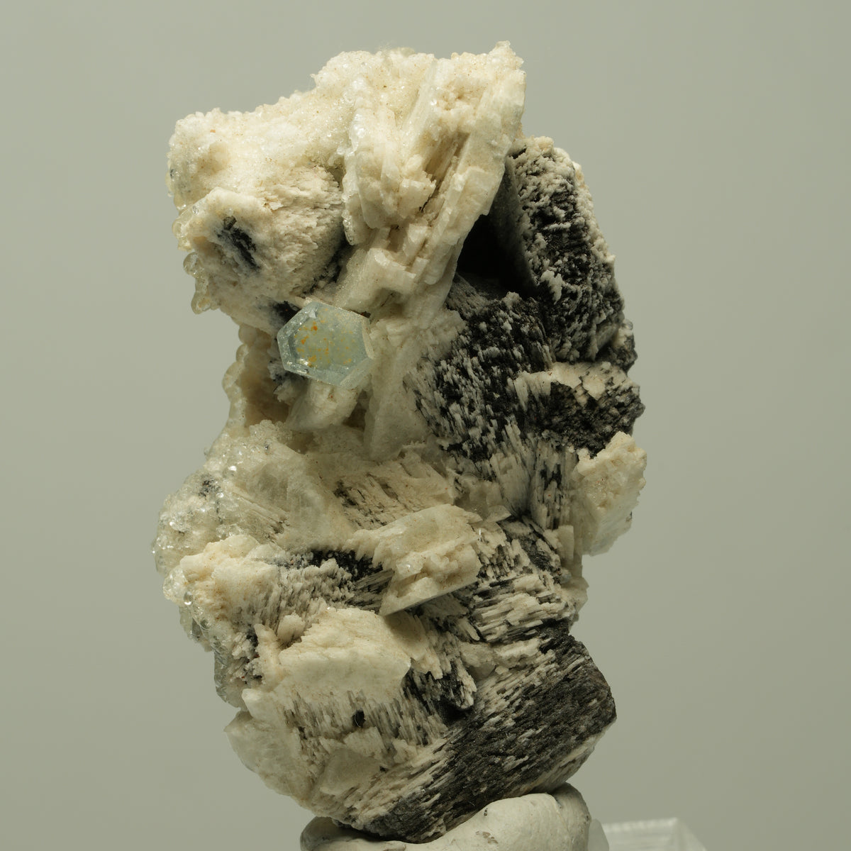 Aquamarin, Hyalit Opal auf Schörl Turmalin, Orthoklas Stufe Erongo, Namibia 48*27*23mm #14891