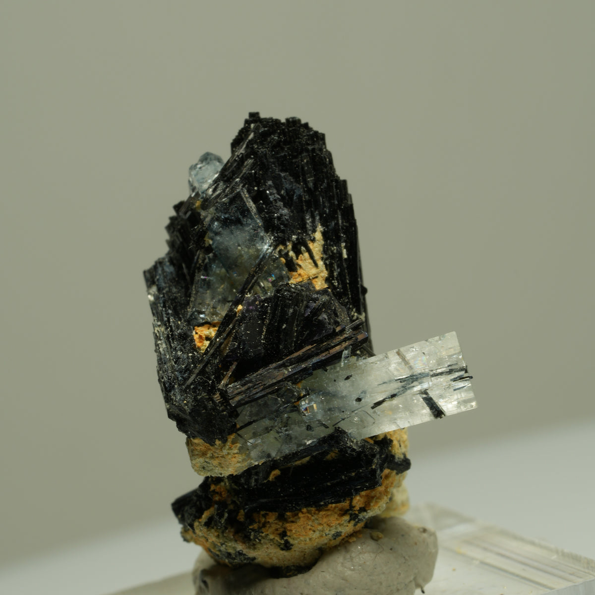 Aquamarin, Schörl Turmalin, Orthoklas, Muskovit Stufe Erongo, Namibia 30*26*25mm #14905