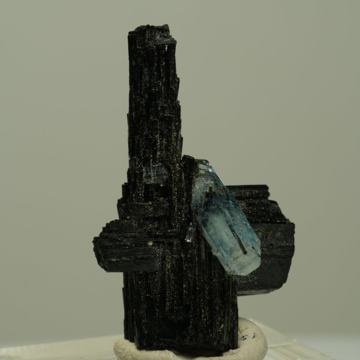 Seltene Aquamarin auf Schörl Turmalin Kreuz Stufe Erongo, Namibia 33*21*18mm #14923