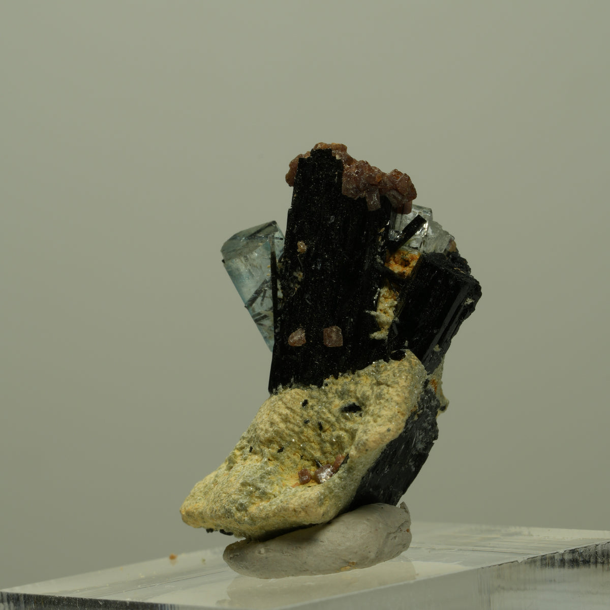 Aquamarin, Schörl Turmalin, Muskovit Stufe Erongo, Namibia 27*21*16mm #14961
