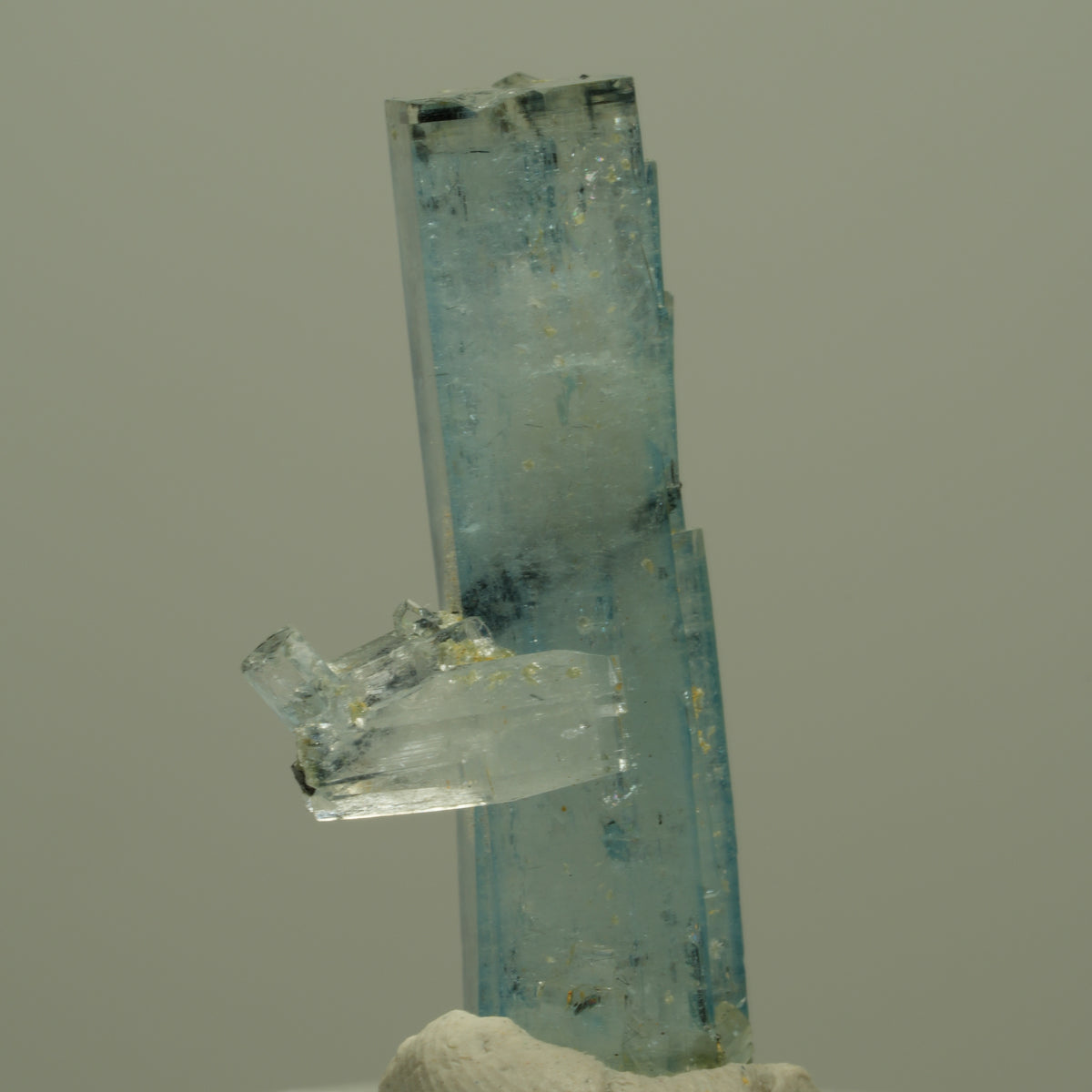 Aquamarin, Schörl Turmalin, Muskovit Stufe Erongo, Namibia 29*14*10mm #14972
