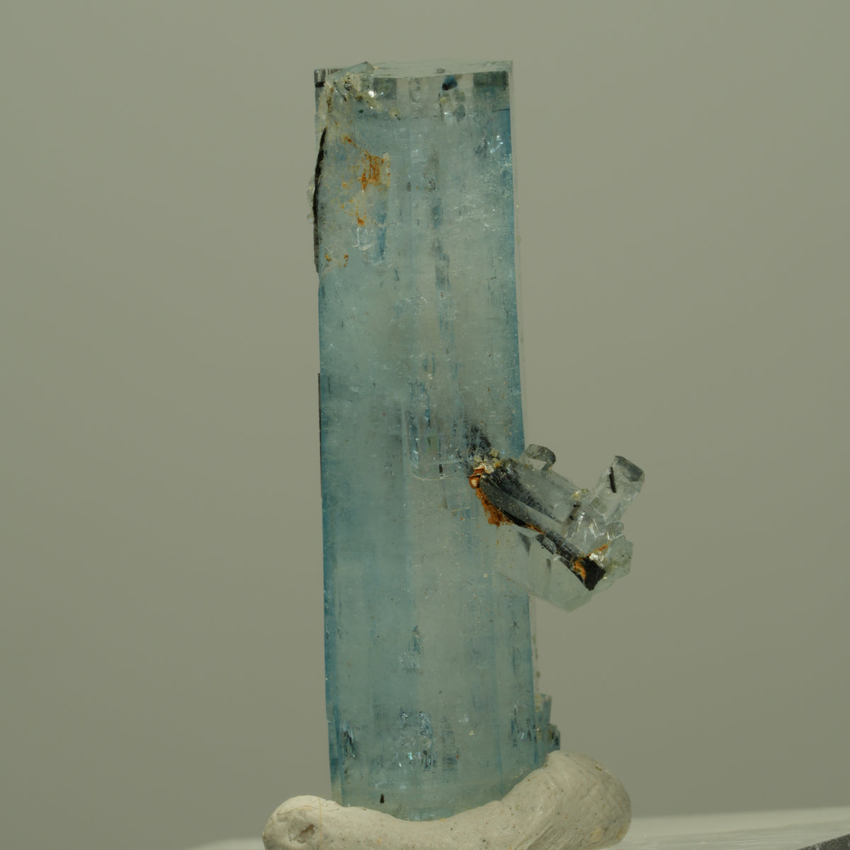 Aquamarin, Schörl Turmalin, Muskovit Stufe Erongo, Namibia 29*14*10mm #14972