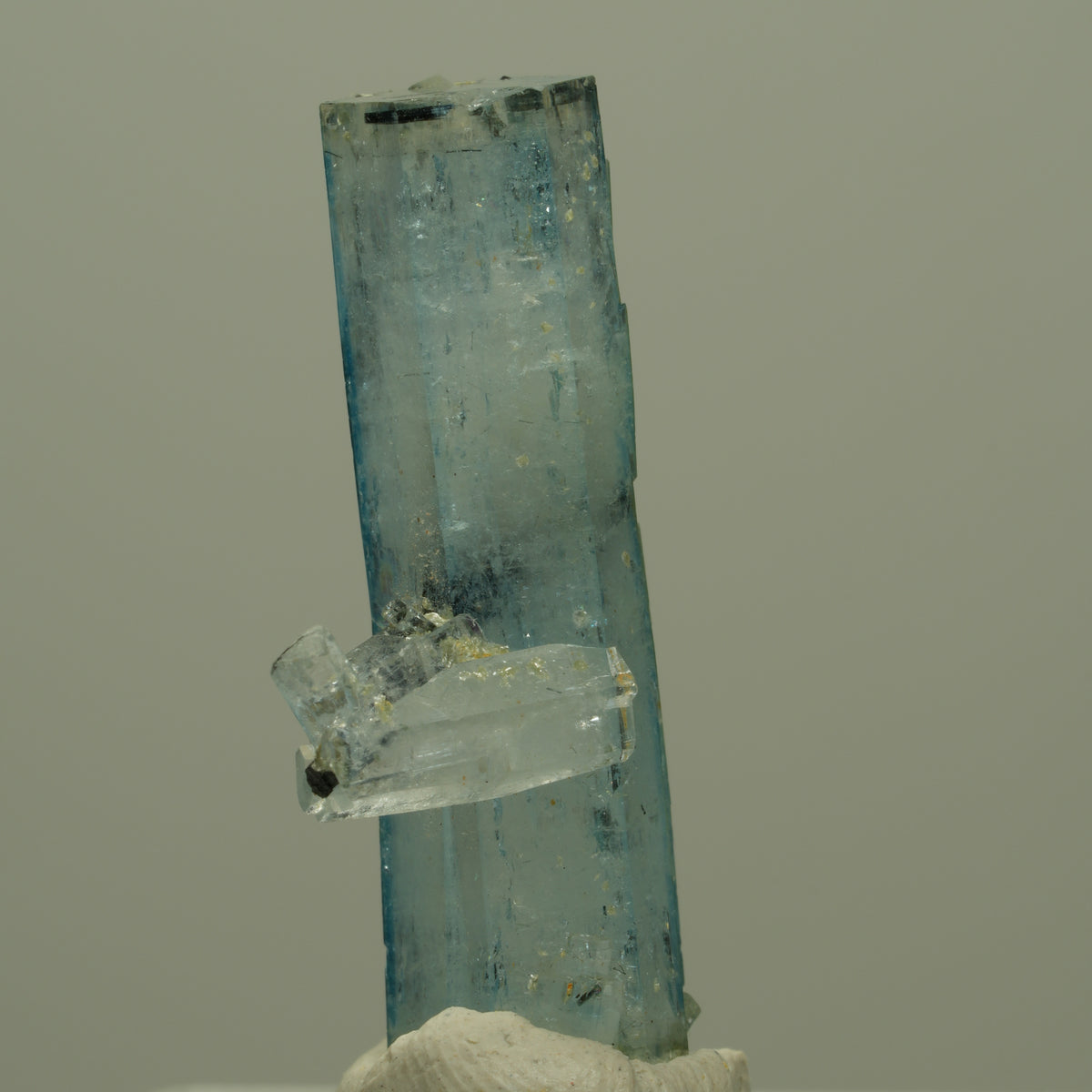 Aquamarin, Schörl Turmalin, Muskovit Stufe Erongo, Namibia 29*14*10mm #14972
