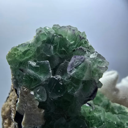 Cube de fluorite fantôme zonal, spécimen de muscovite, Erongo, Namibie, 63 x 50 x 43 mm 