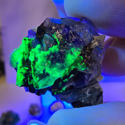 Lot de 16 fluorites fantômes, hyalites, tourmalines Schörl, muscovites, Erongo, Namibie