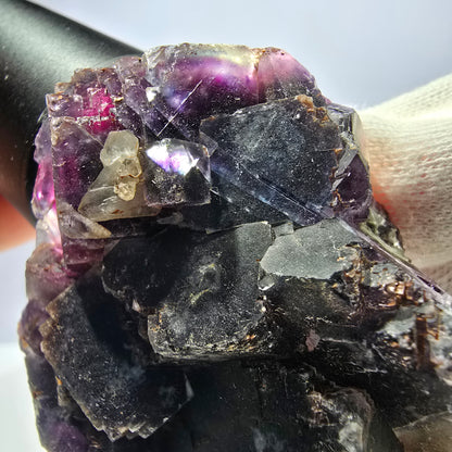 Spécimen de cube de fluorite fantôme, violet, rouge et bleu, Okorusu, Namibie, 91 x 58 x 22 mm 