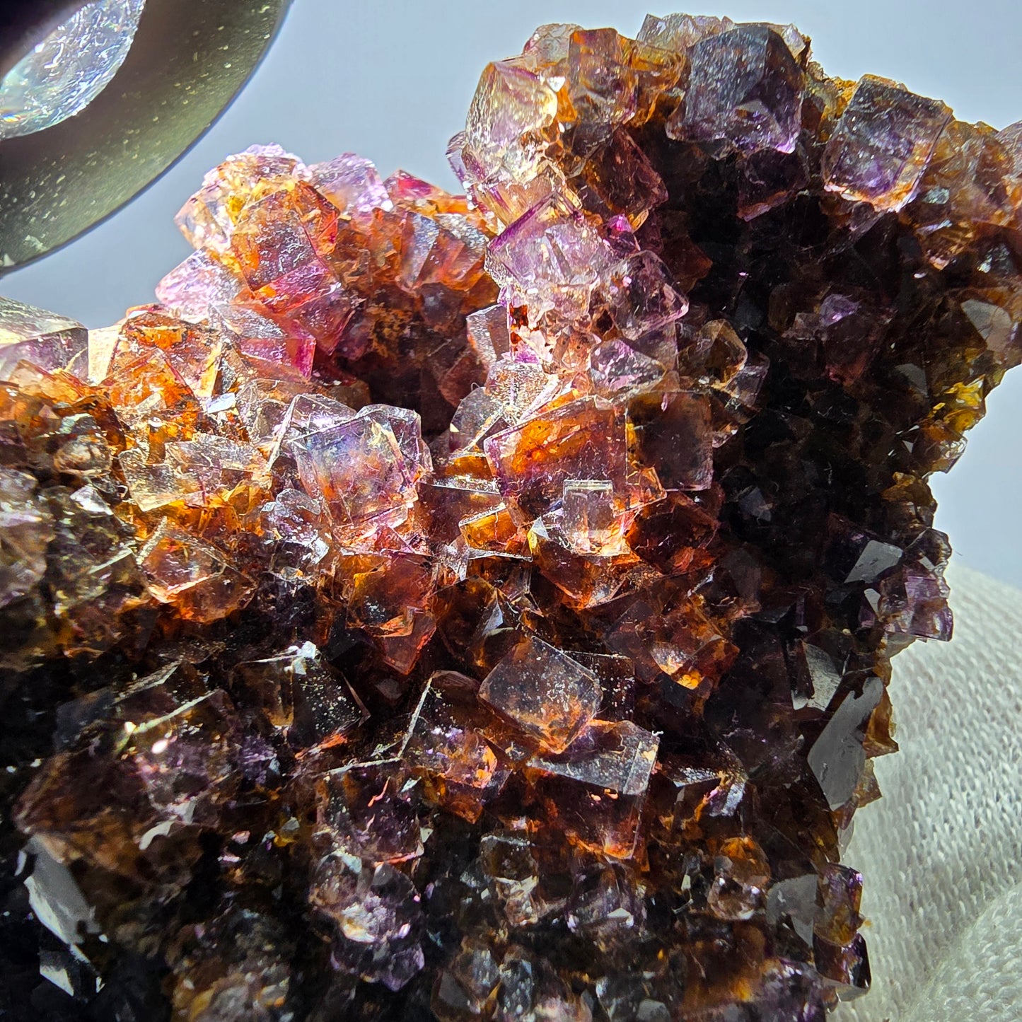 Grand spécimen de cube de fluorite fantôme, vert, jaune, violet, Okorusu, Namibie, 110 x 66 x 50 mm 