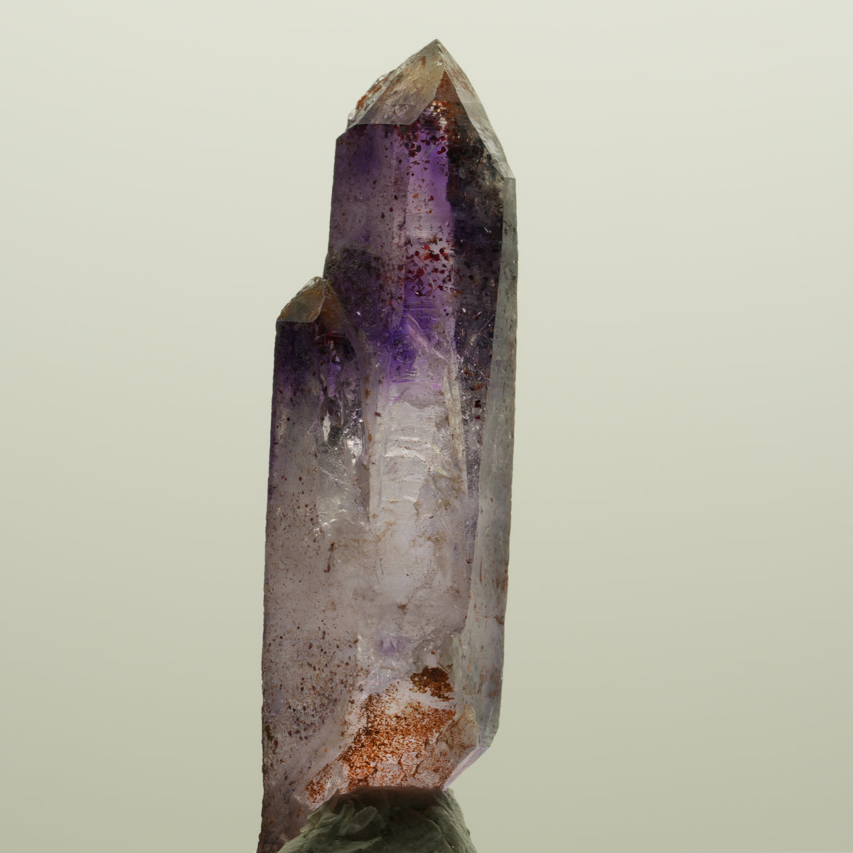 Seltene Phantom Skelett Amethyst mit Eisen Spitze Goboboseb, Namibia 43*12*12mm #15013