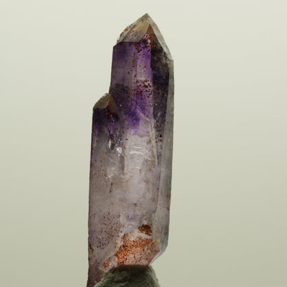 Seltene Phantom Skelett Amethyst mit Eisen Spitze Goboboseb, Namibia 43*12*12mm #15013