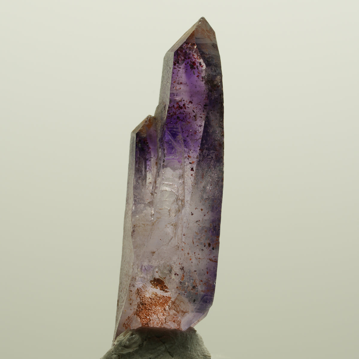 Seltene Phantom Skelett Amethyst mit Eisen Spitze Goboboseb, Namibia 43*12*12mm #15013