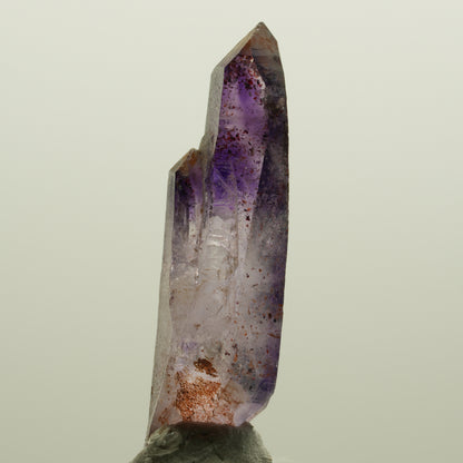 Seltene Phantom Skelett Amethyst mit Eisen Spitze Goboboseb, Namibia 43*12*12mm #15013