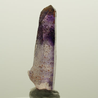 Seltene Phantom Skelett Amethyst mit Eisen Spitze Goboboseb, Namibia 43*12*12mm #15013