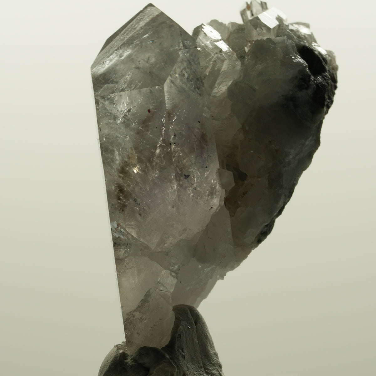 Skelett Phantom Amethyst mit Hämatit, Calcit auf Matrix Streep Mine, Namibia 52*40*34mm #15052