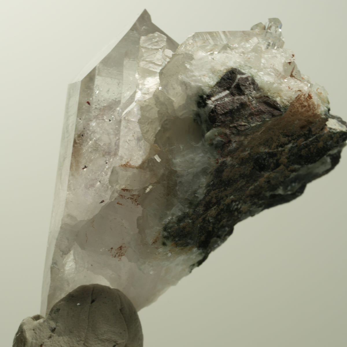 Skelett Phantom Amethyst mit Hämatit, Calcit auf Matrix Streep Mine, Namibia 52*40*34mm #15052