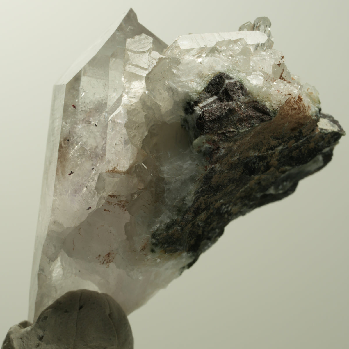 Skelett Phantom Amethyst mit Hämatit, Calcit auf Matrix Streep Mine, Namibia 52*40*34mm #15052