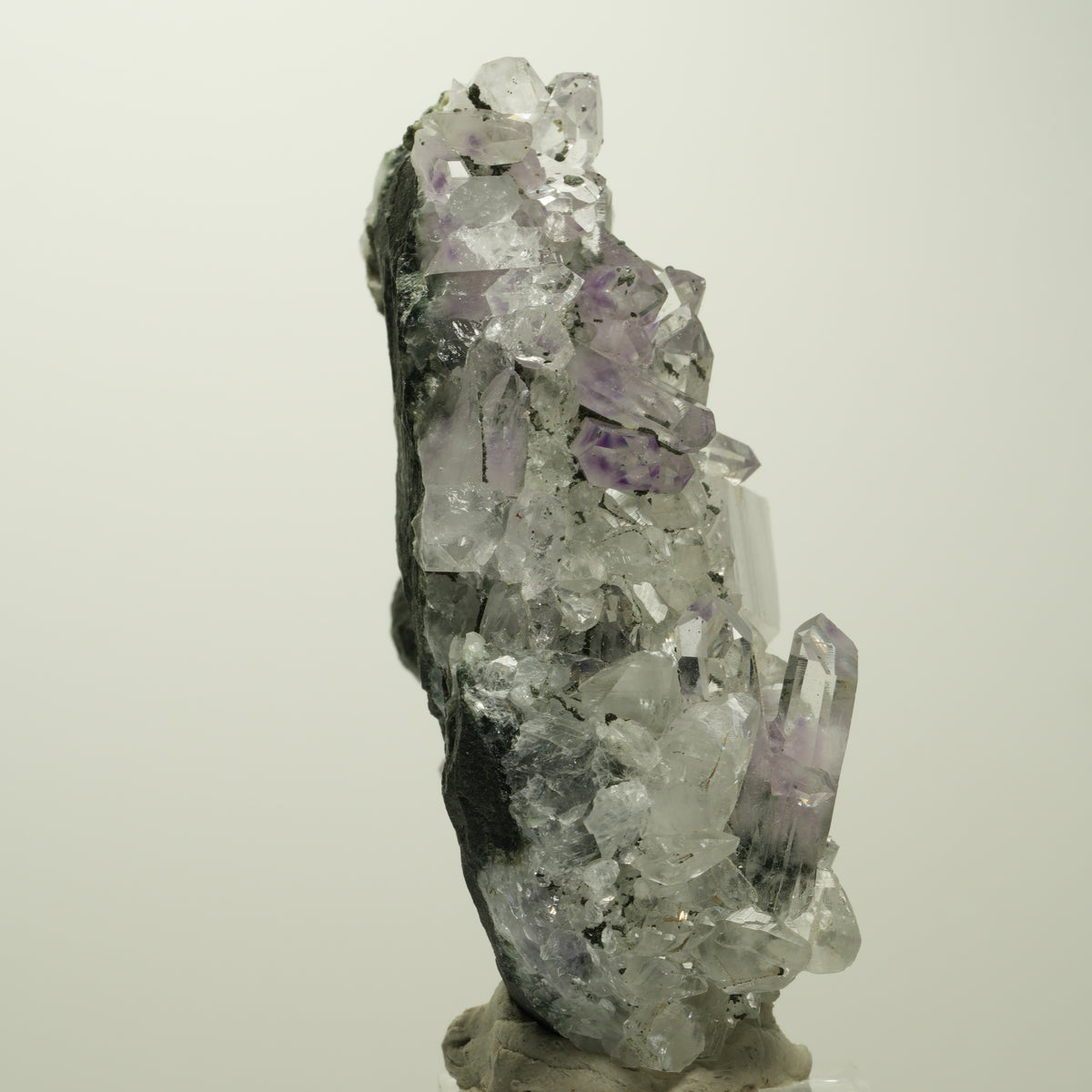 Phantom Amethyst mit Hämatit, Calcit auf Matrix Stufe Streep Mine, Namibia 73*65*29mm #15102