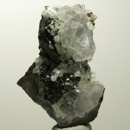 Harlekin Quarz, Calcit, Prehnit, Epidot auf Matrix Stufe Streep Mine, Namibia 73*56*25mm #15105