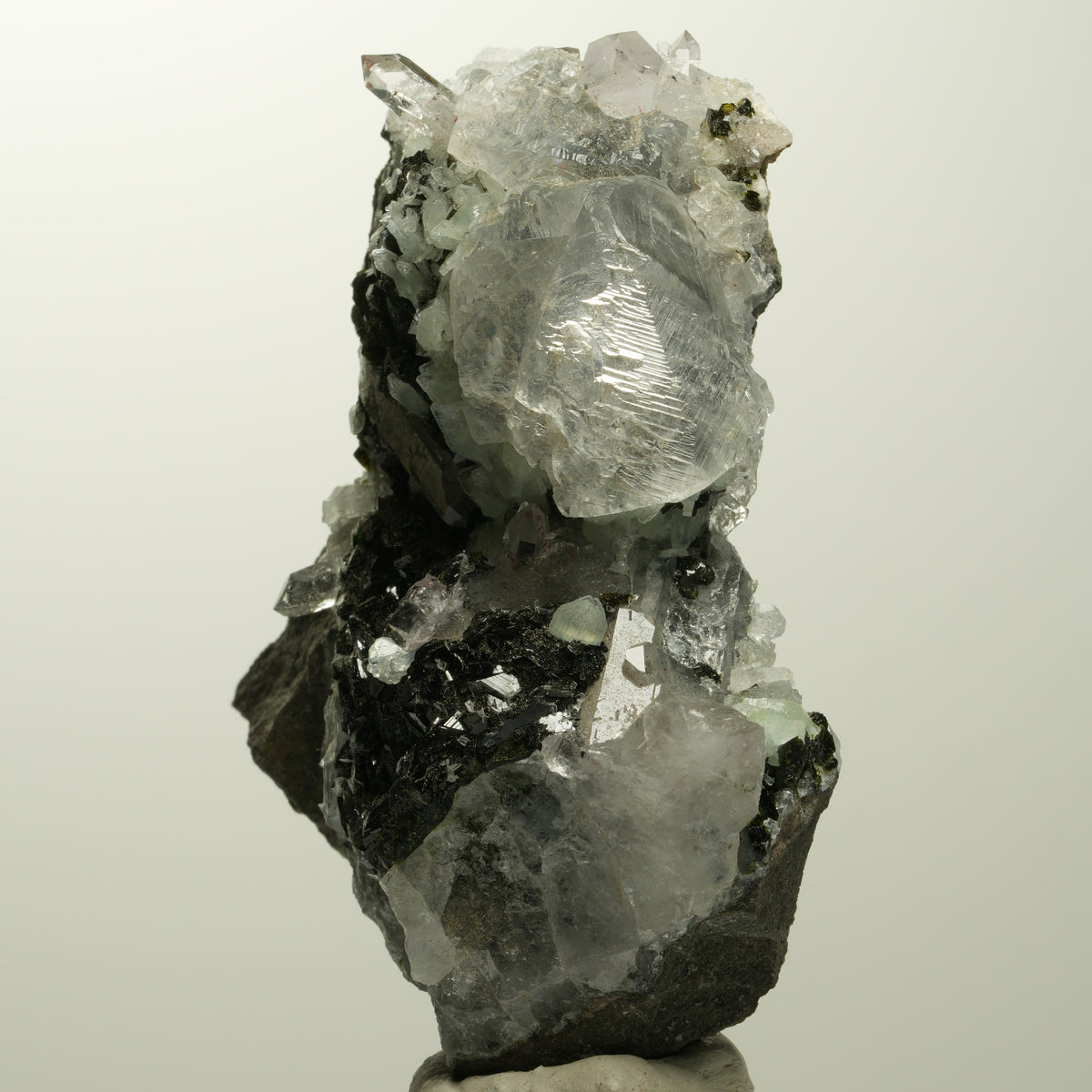 Harlekin Quarz, Calcit, Prehnit, Epidot auf Matrix Stufe Streep Mine, Namibia 73*56*25mm #15105