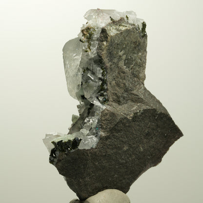 Harlekin Quarz, Calcit, Prehnit, Epidot auf Matrix Stufe Streep Mine, Namibia 73*56*25mm #15105