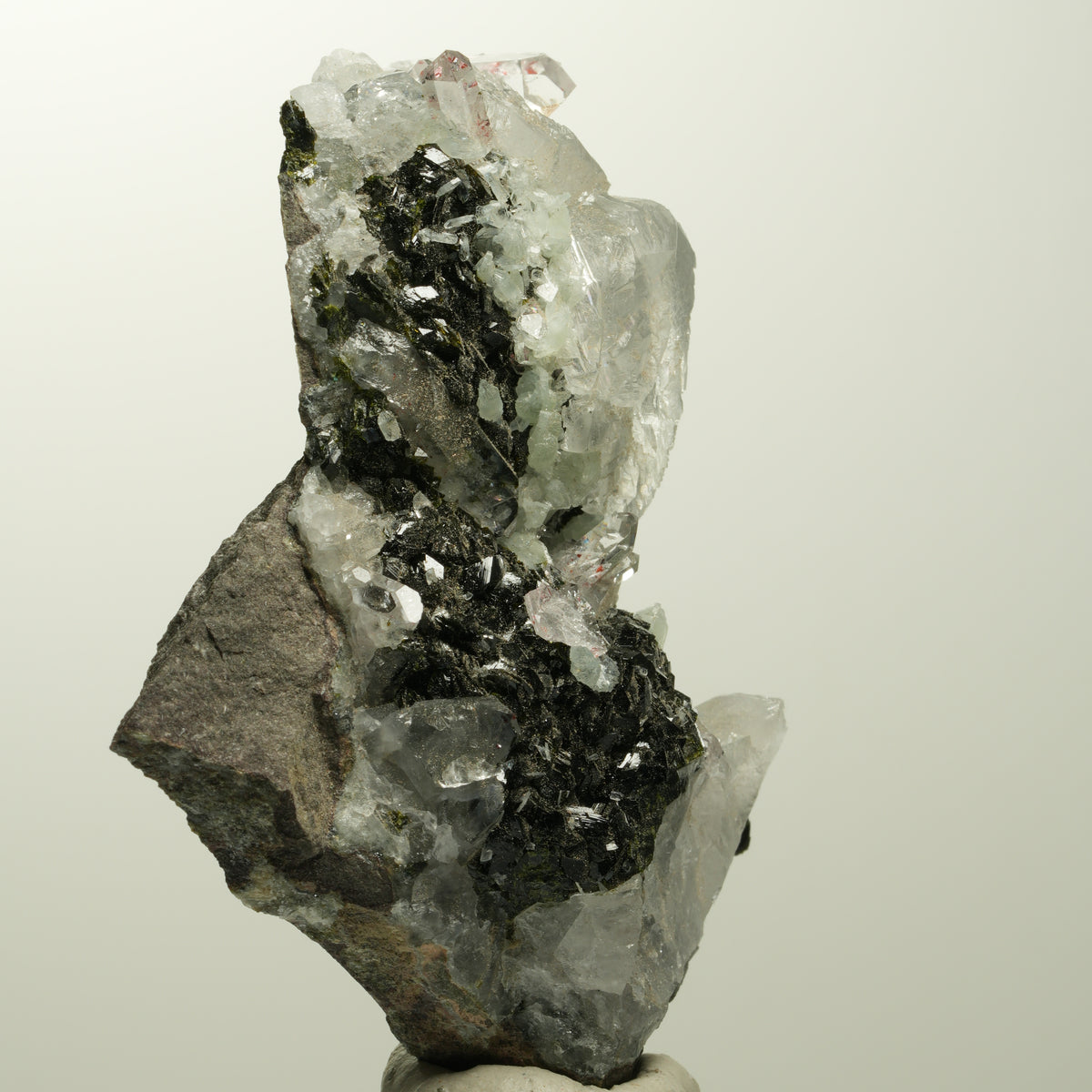Harlekin Quarz, Calcit, Prehnit, Epidot auf Matrix Stufe Streep Mine, Namibia 73*56*25mm #15105