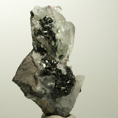 Harlekin Quarz, Calcit, Prehnit, Epidot auf Matrix Stufe Streep Mine, Namibia 73*56*25mm #15105