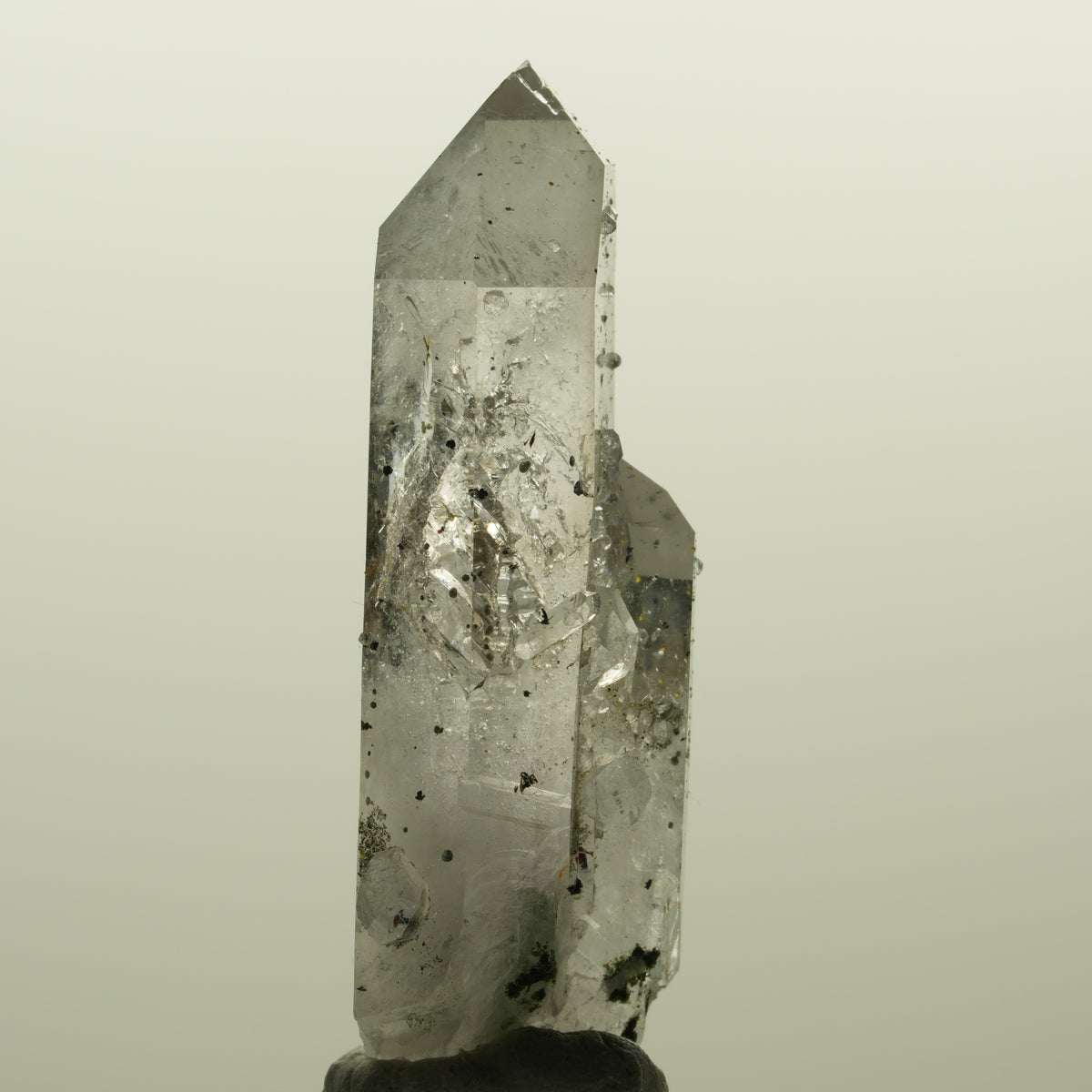 Skelett Rauchquarz mit Analcim, Hämatit, Epidot Streep Mine, Namibia 55*21*17mm #15124