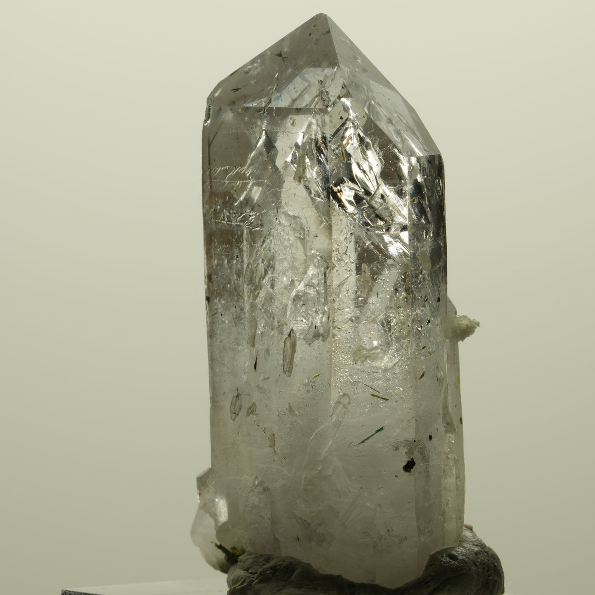 Skelett Phantom Rauchquarz mit Epidot, Hämatit, Prehnit Streep Mine, Namibia 43*25*14mm #15220
