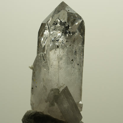 Skelett Phantom Rauchquarz mit Epidot, Hämatit, Prehnit Streep Mine, Namibia 43*25*14mm #15220