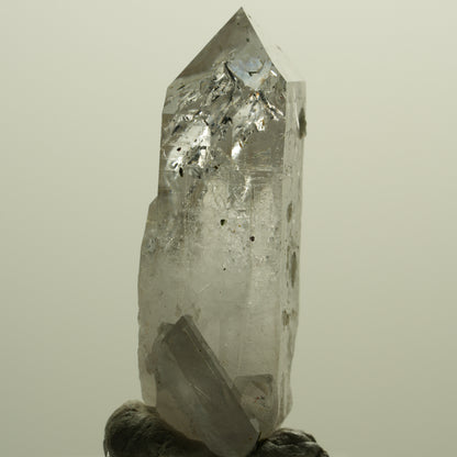 Skelett Phantom Rauchquarz mit Epidot, Hämatit, Prehnit Streep Mine, Namibia 43*25*14mm #15220