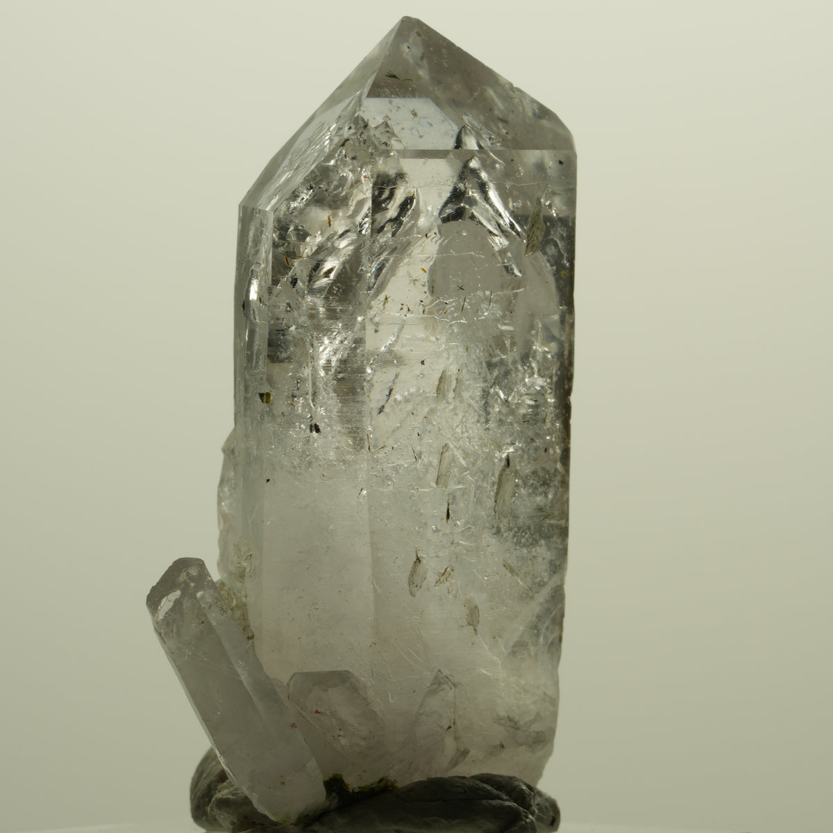 Skelett Phantom Rauchquarz mit Epidot, Hämatit, Prehnit Streep Mine, Namibia 43*25*14mm #15220