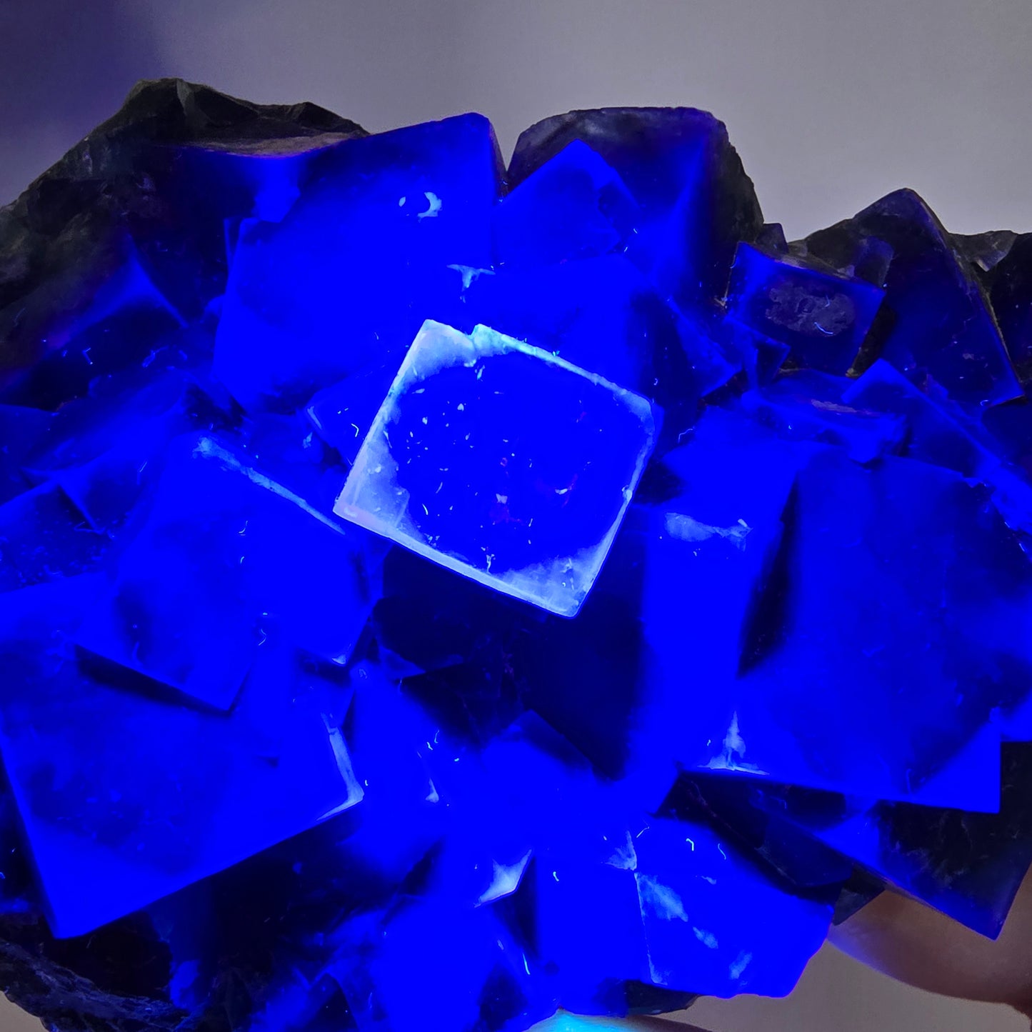 Grand spécimen de cube de fluorite fantôme, zonal – Nouvelle découverte ! Okorusu, Namibie, 116 x 72 x 30 mm 