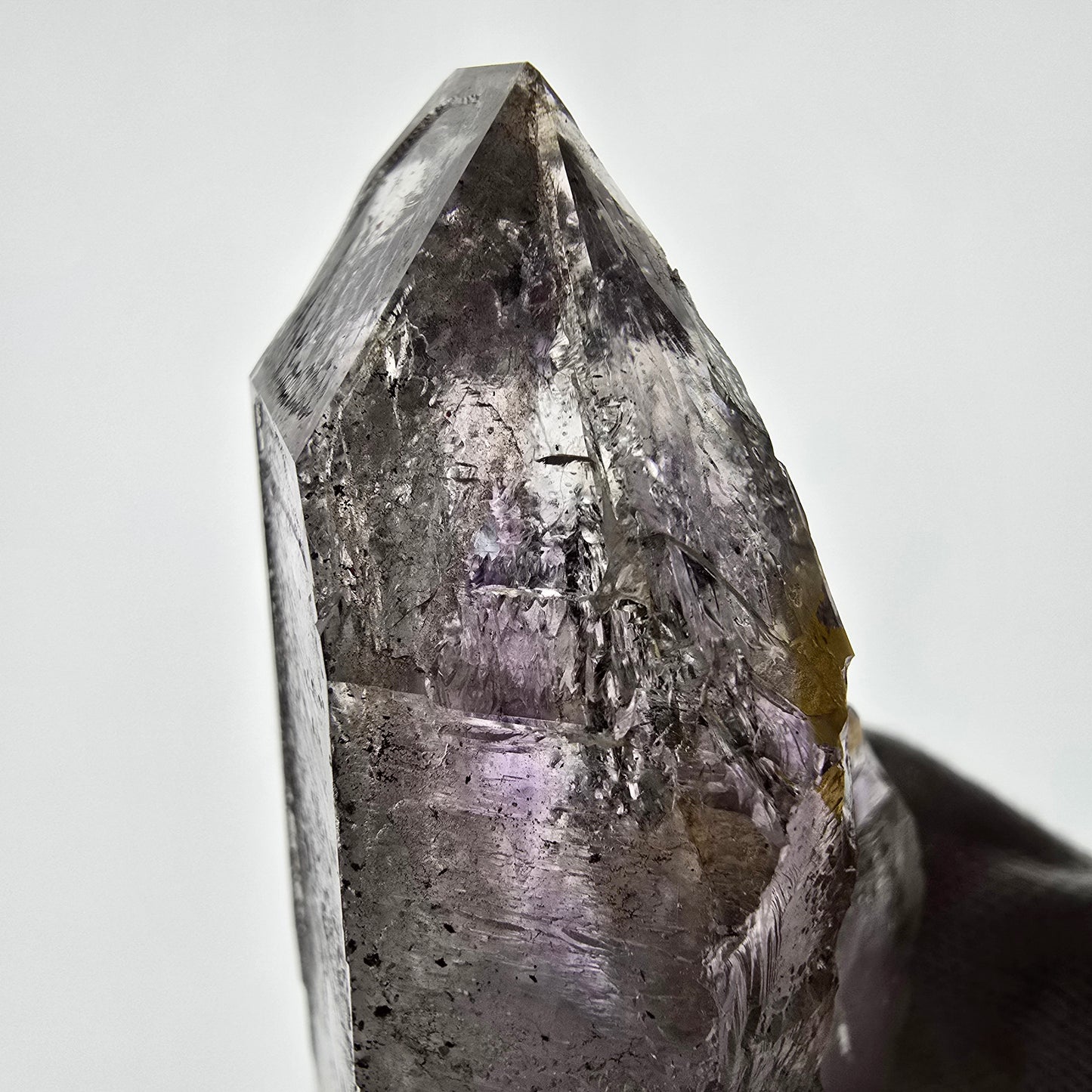 Gobo de poche Enhydro Skeleton Amethyst DT Scepter Valentine. Namibie 117 x 37 x 33 mm 