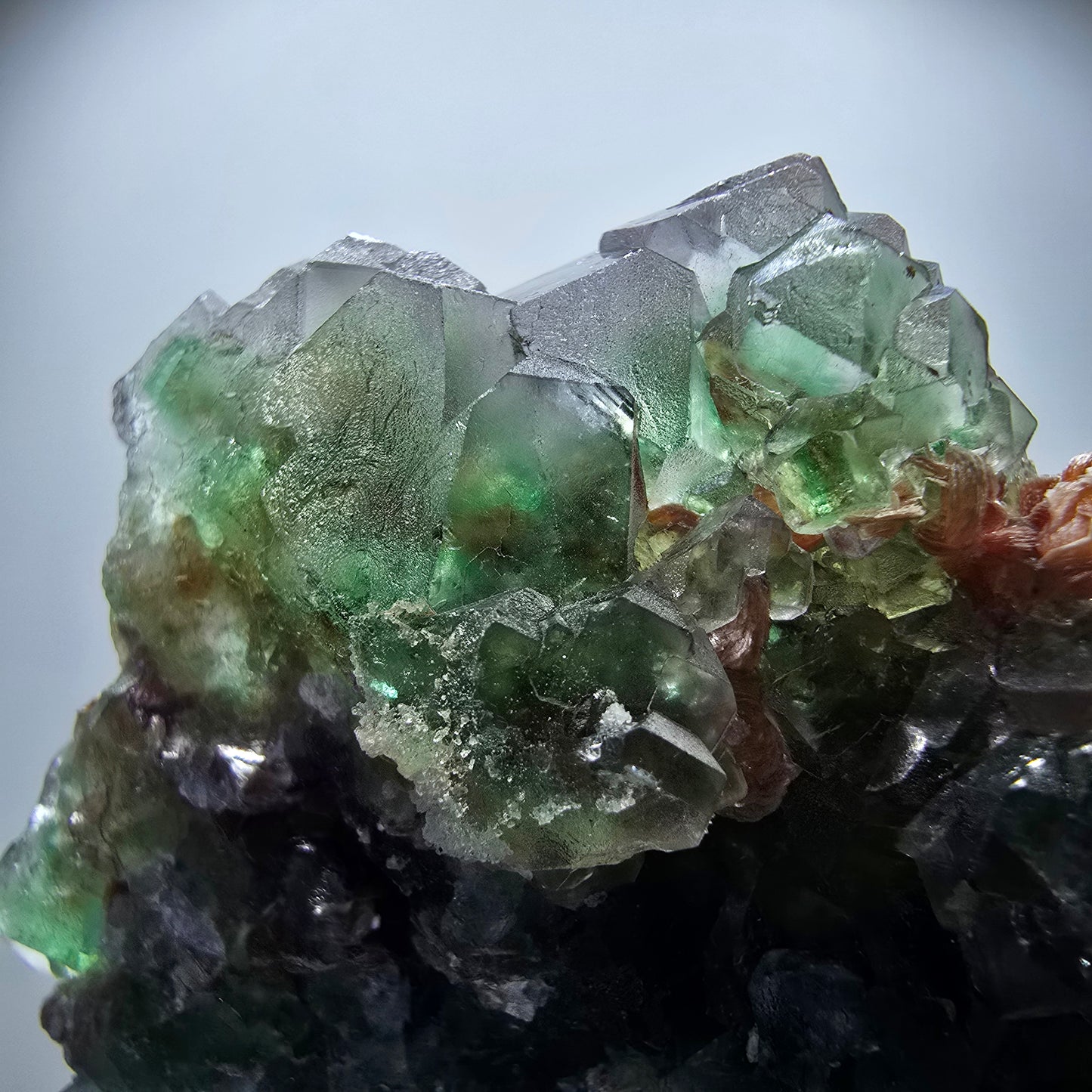 Phantom Fluorit Würfel, Hyalit, Muskovit (UV) Stufe Erongo, Namibia 70*63*36mm