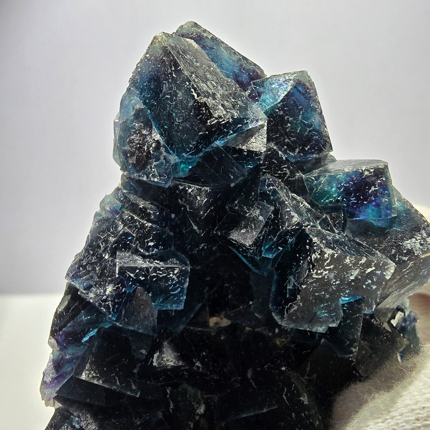 Grand spécimen de cube de fluorite fantôme, zonal – Nouvelle découverte ! Okorusu, Namibie, 105 x 79 x 31 mm 