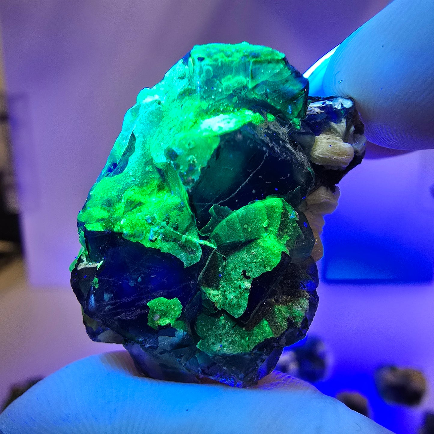 Lot de 16 fluorites fantômes, hyalites, tourmalines Schörl, muscovites, Erongo, Namibie