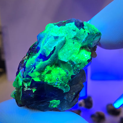 Lot de 16 fluorites fantômes, hyalites, tourmalines Schörl, muscovites, Erongo, Namibie