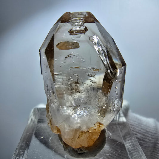 Pointe de sceptre en quartz fumé fantôme transparent, Goboboseb, Namibie, 30 x 19 x 16 mm 