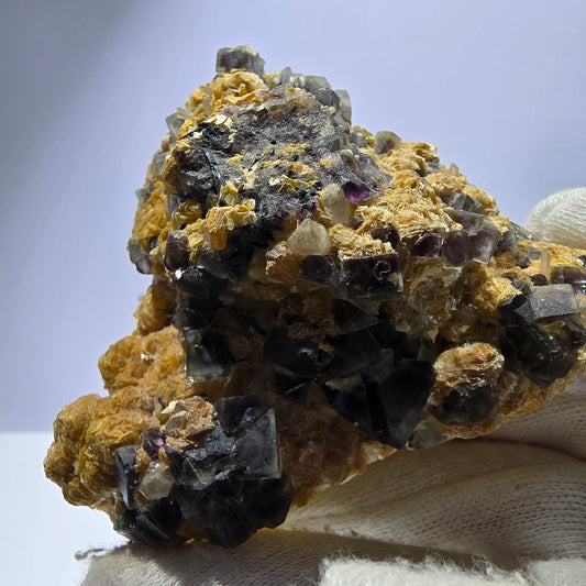 Spécimen de fluorite fantôme colorée, tourmaline scholle muscovite, Erongo, Namibie, 81 x 68 x 48 mm 