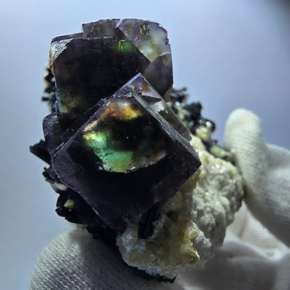 Fluorite fantôme colorée, tourmaline schol, hyalite, quartz fumé, muscovite, Erongo, Namibie, 78 x 70 x 48 mm 
