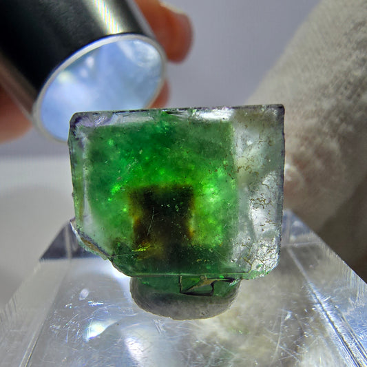 Cube de fluorite fantôme, muscovite et hyalite, spécimen d'Erongo, Namibie, 16 x 15 x 12 mm 