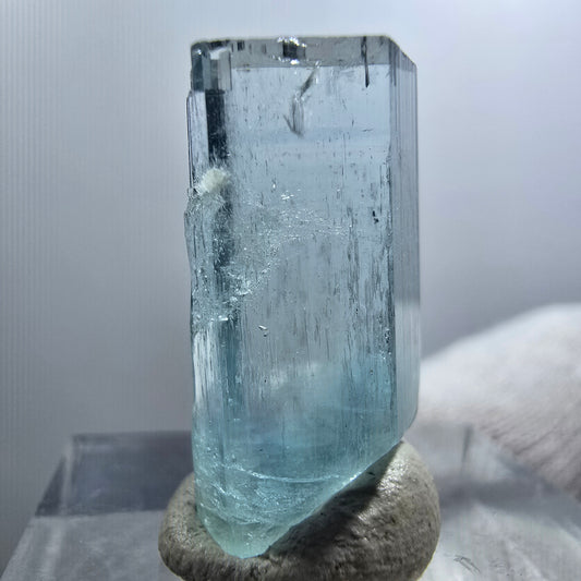 Cristal d'aigue-marine X clair rare Erongo, Namibie 21*11*7mm 