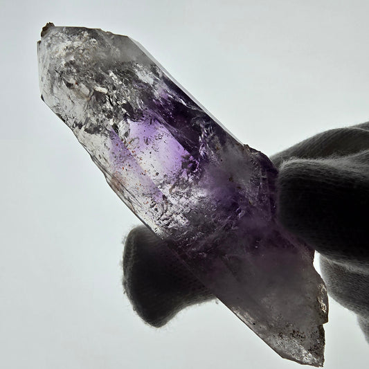 Sceptre fantôme squelette en améthyste, poche Saint-Valentin, Goboboseb, Namibie, 79 x 24 x 15 mm 