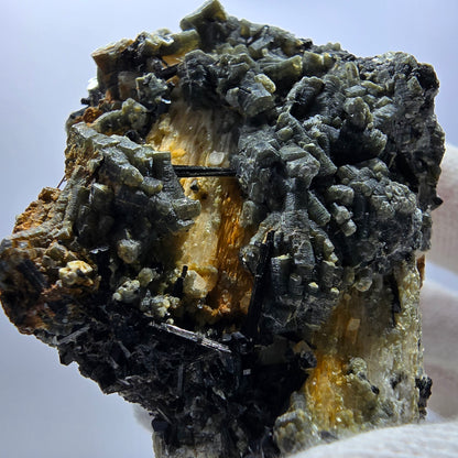 Tourmaline Schörl, muscovite, calcite UV, stade orthose Erongo, Namibie 64*56*47mm 