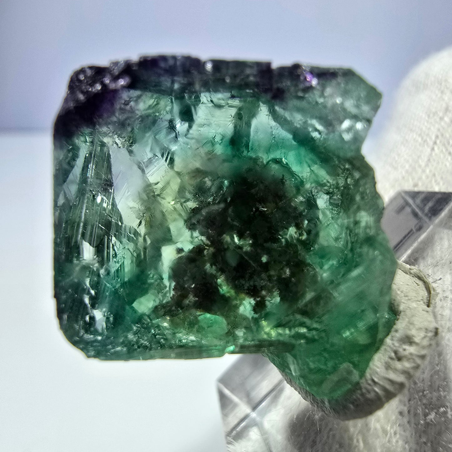 Rare spécimen de cube de fluorite fantôme, vert-violet zonal, Okorusu, Namibie, 26 x 21 x 18 mm 